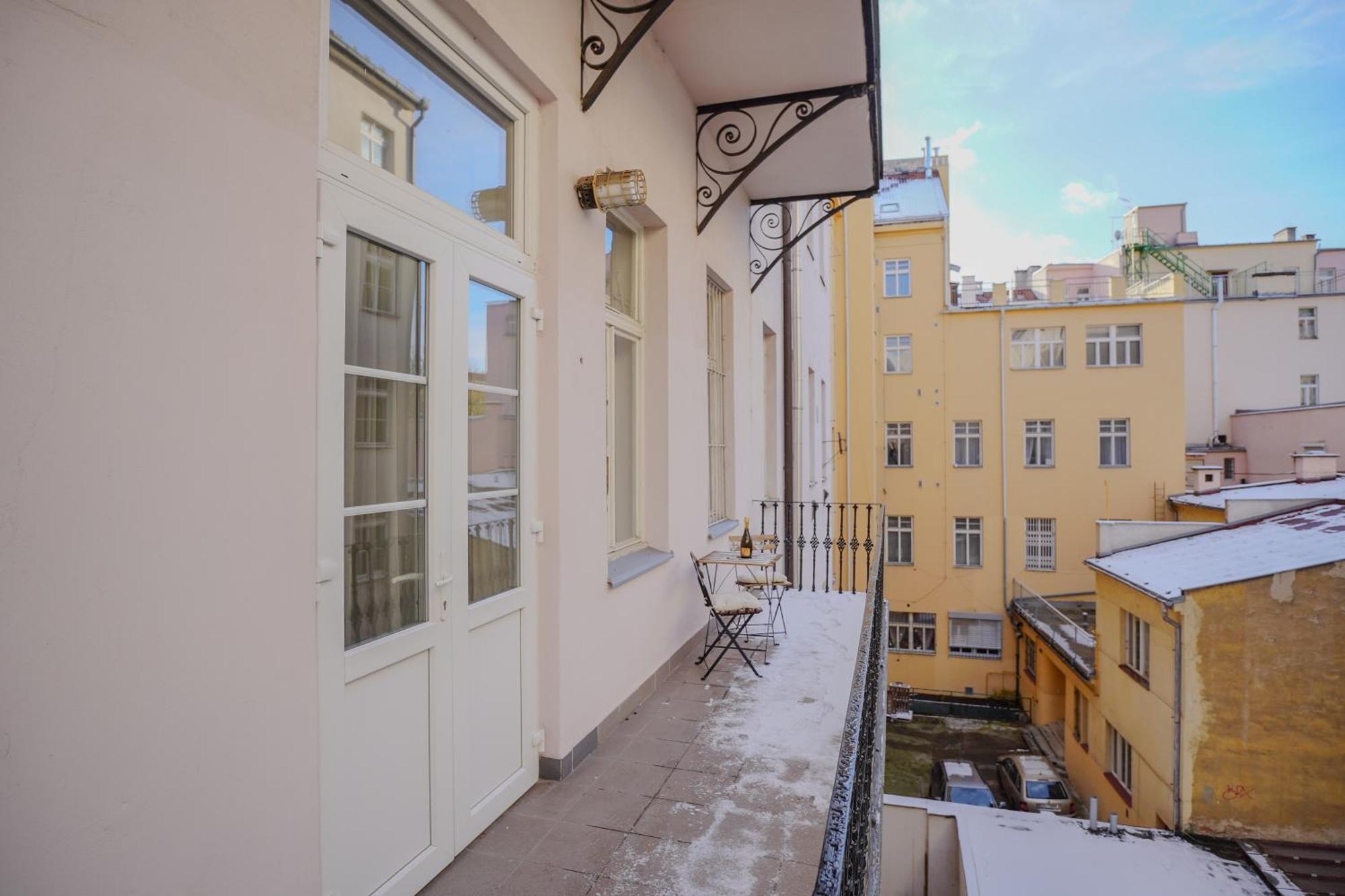 Elegant & Stylish Center Apartments! Praha