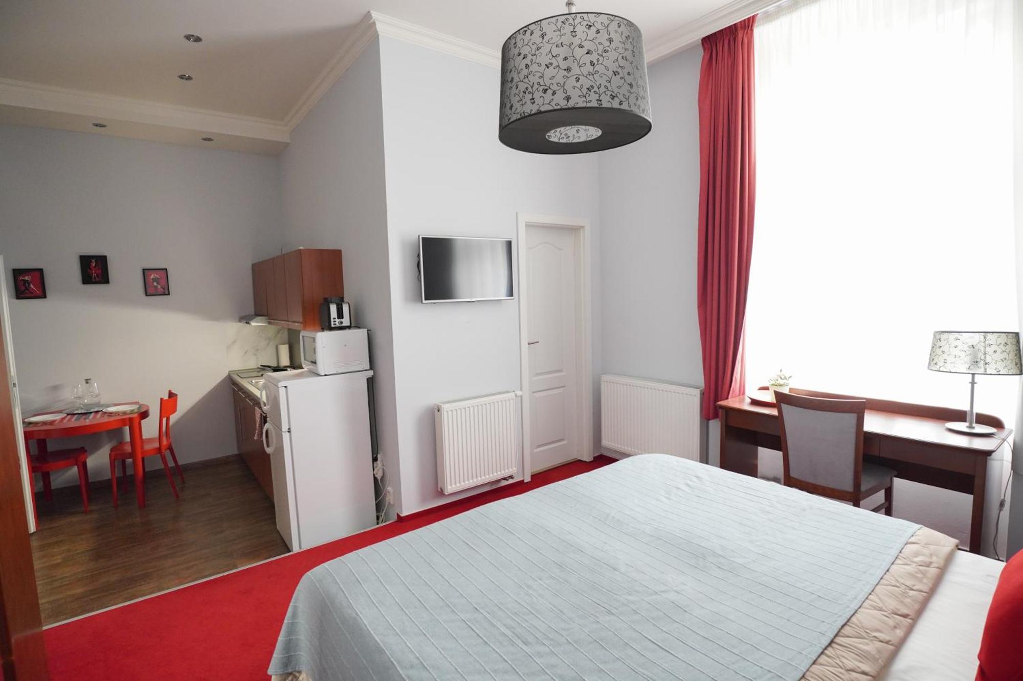 Elegant & Stylish Center Apartments! Praha