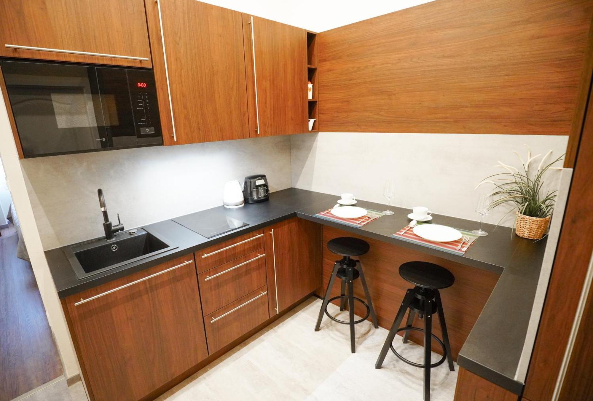 Apartment Elegant & Stylish Center Apartments! *