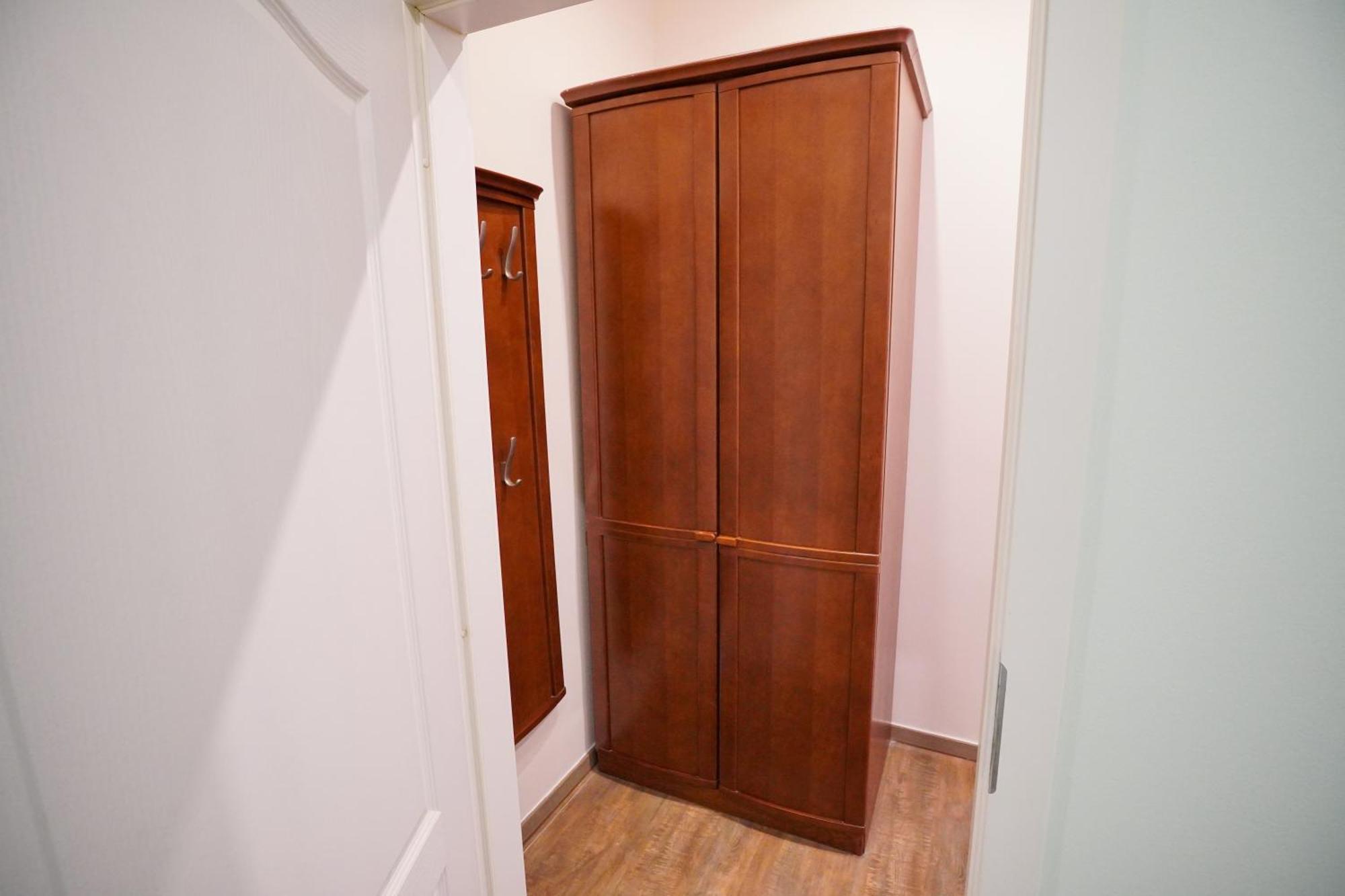 Elegant & Stylish Center Apartments! Apartment
