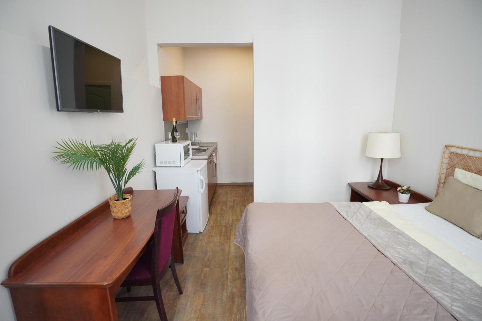 Elegant & Stylish Center Apartments! Apartment *