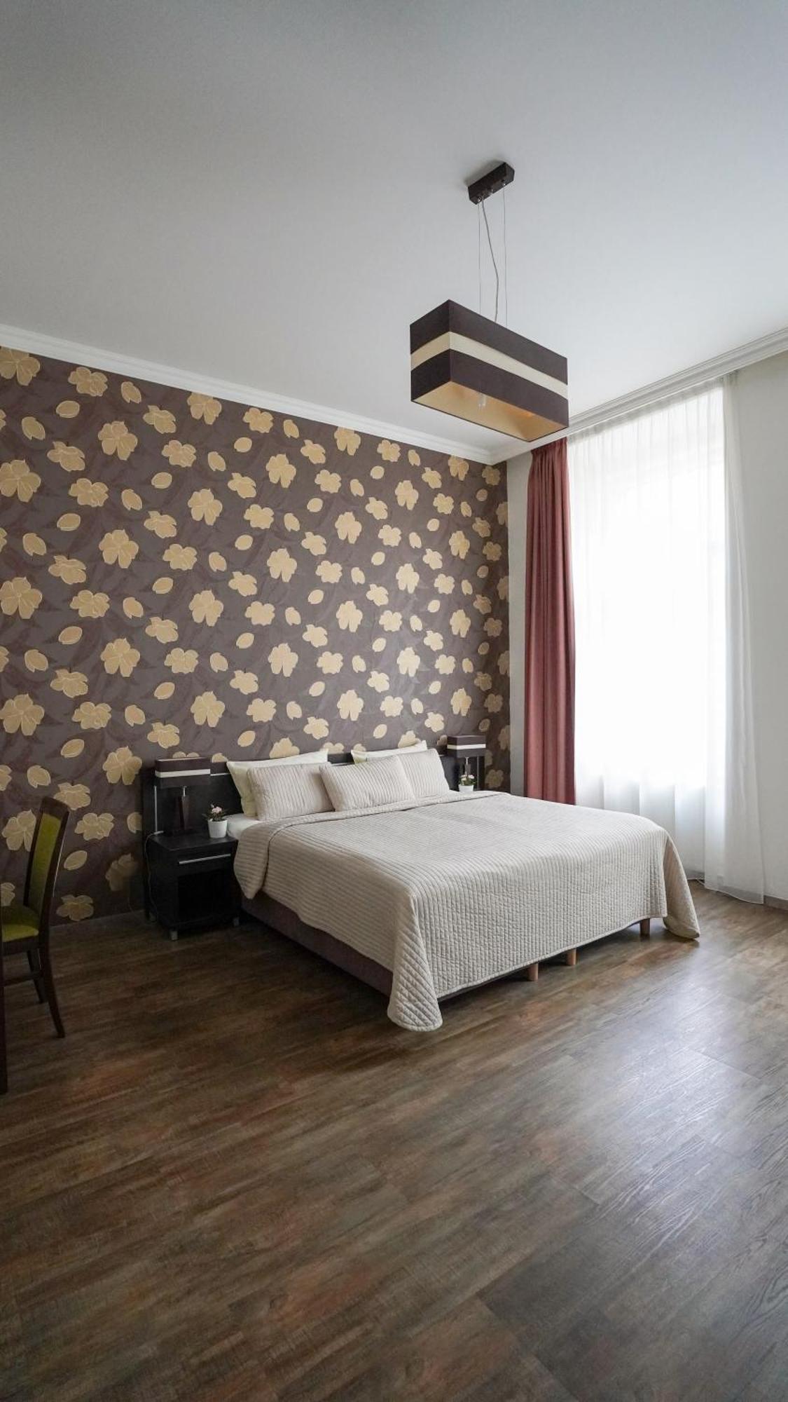 Apartment Elegant & Stylish Center Apartments!