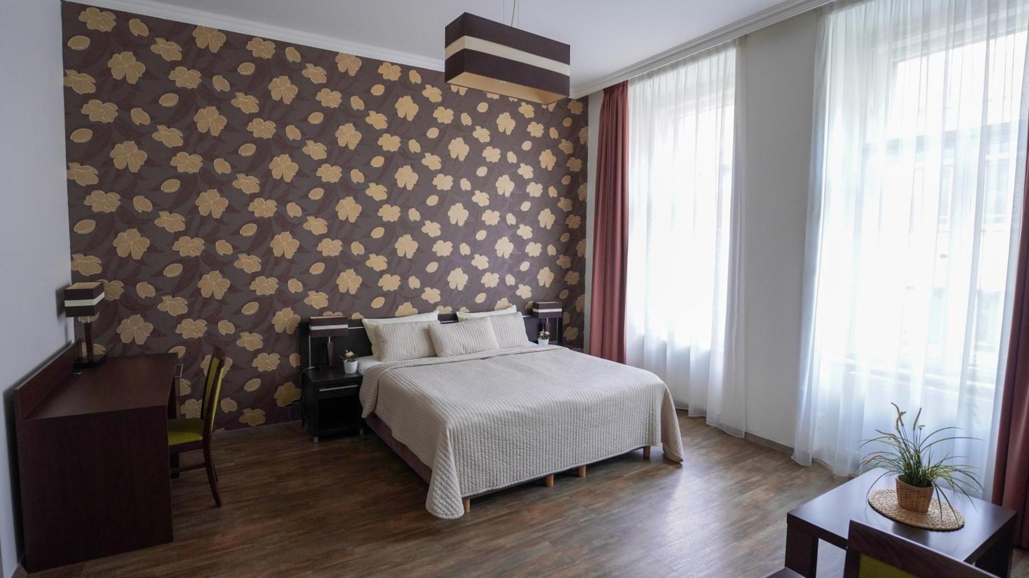 Apartment Elegant & Stylish Center Apartments!