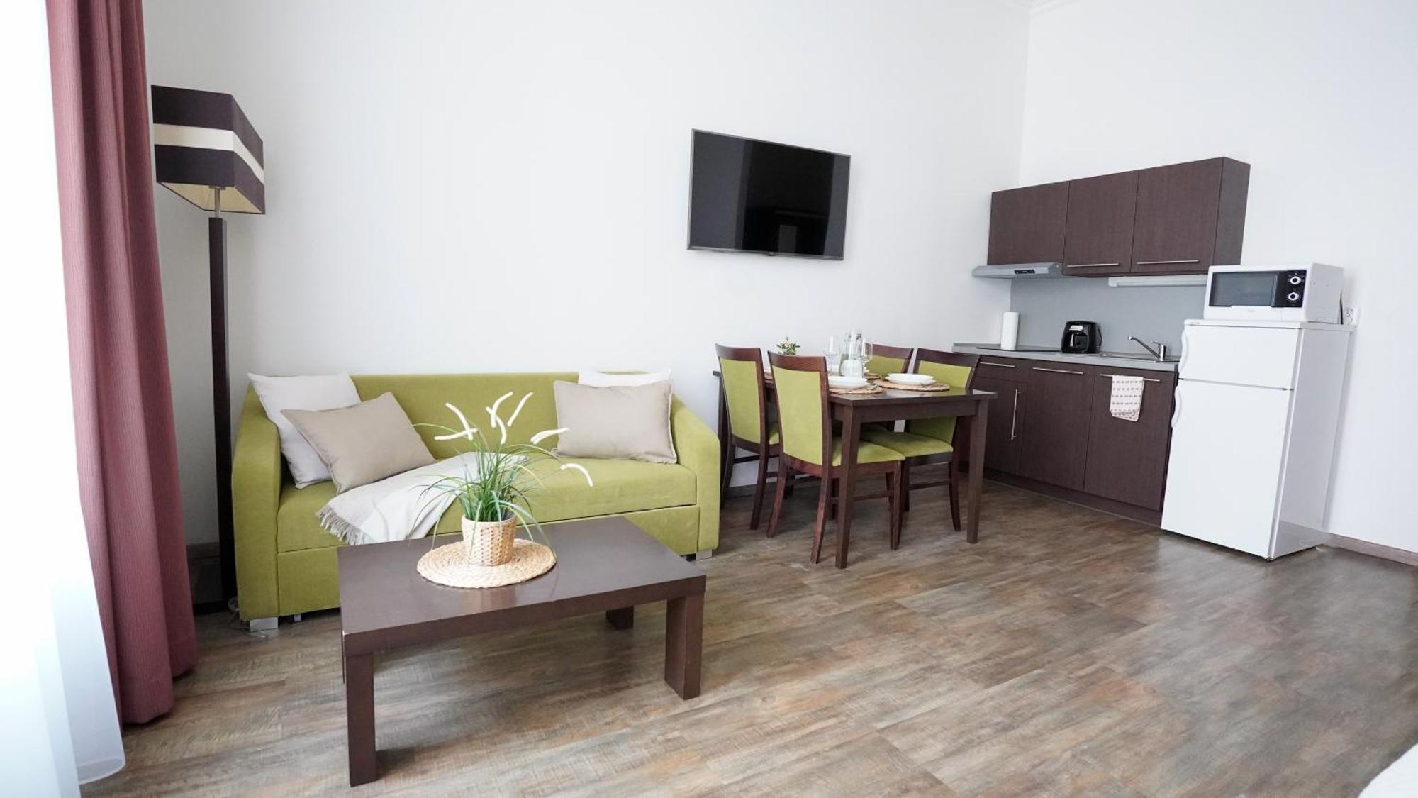 Elegant & Stylish Center Apartments! Apartment *